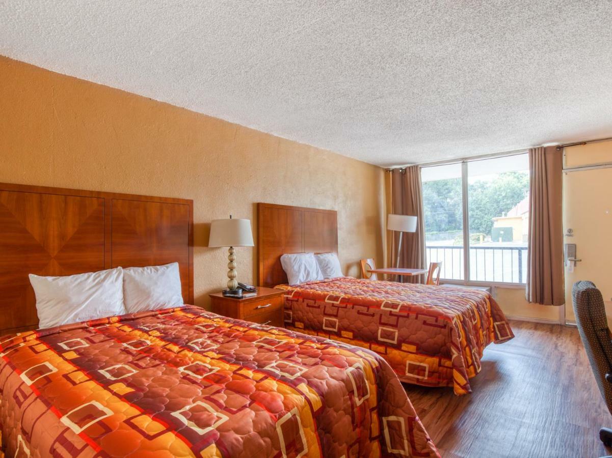 Budgetel Inn & Suites Forest Park Ngoại thất bức ảnh