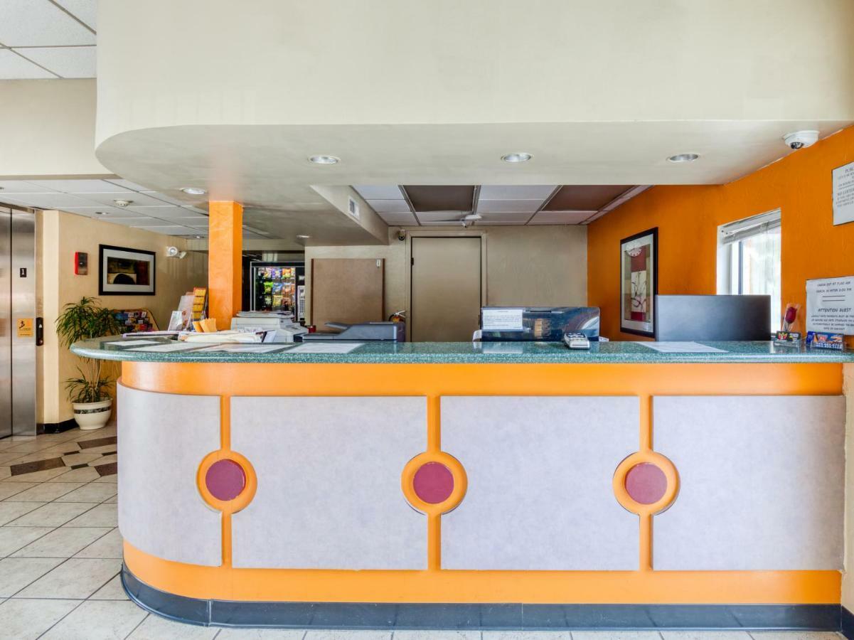 Budgetel Inn & Suites Forest Park Ngoại thất bức ảnh