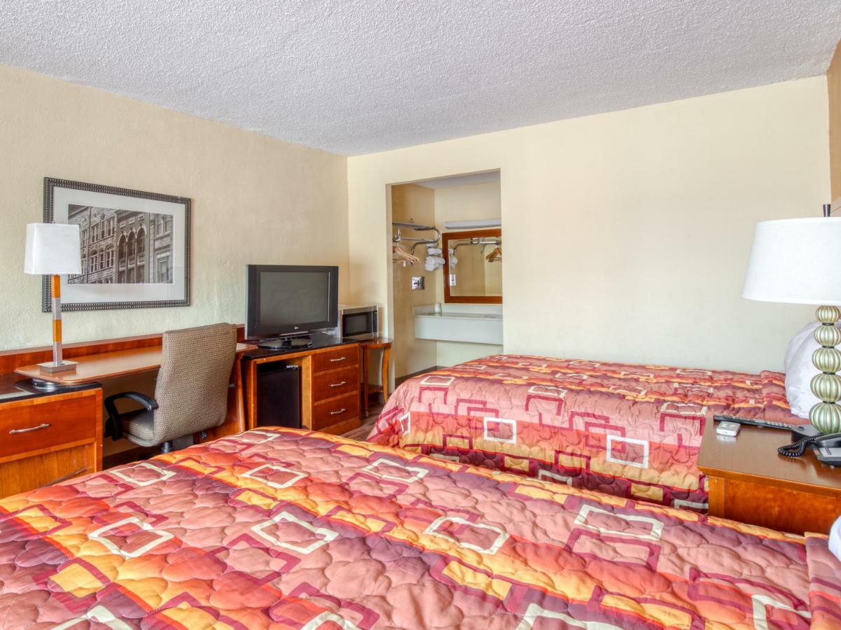 Budgetel Inn & Suites Forest Park Ngoại thất bức ảnh