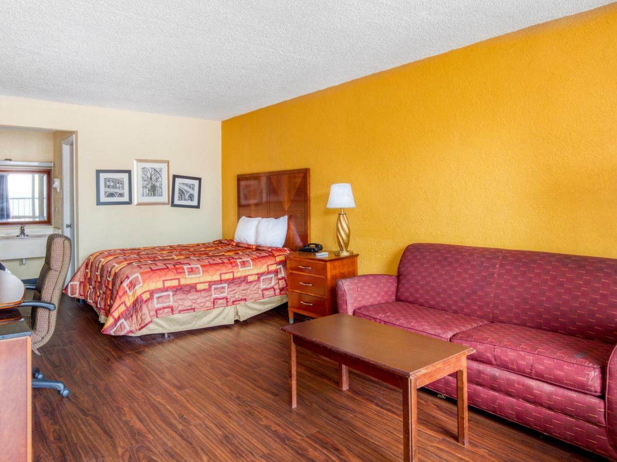 Budgetel Inn & Suites Forest Park Ngoại thất bức ảnh