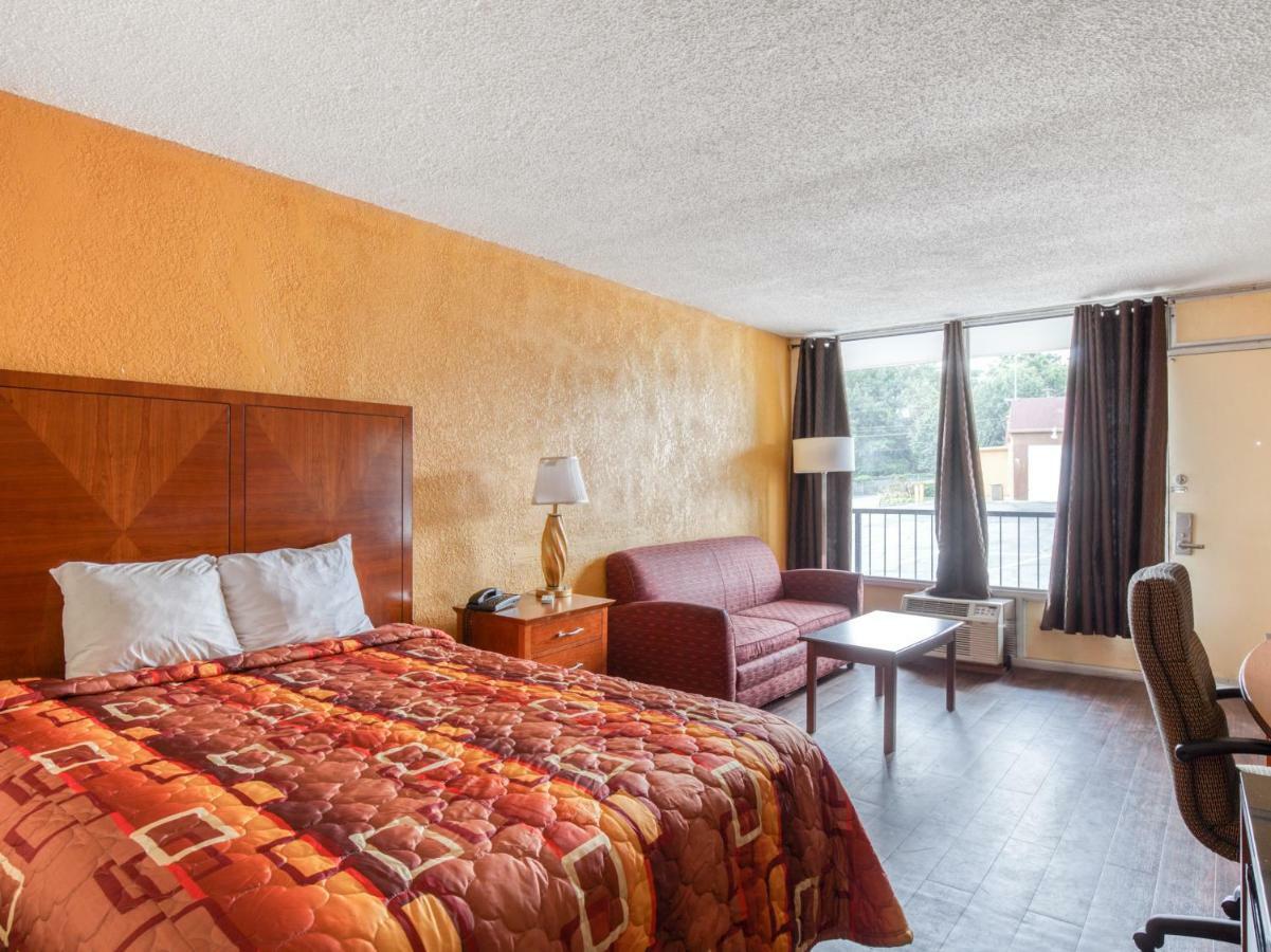 Budgetel Inn & Suites Forest Park Ngoại thất bức ảnh