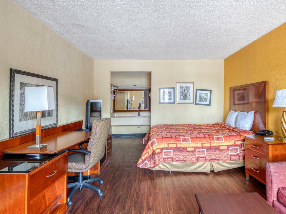 Budgetel Inn & Suites Forest Park Ngoại thất bức ảnh